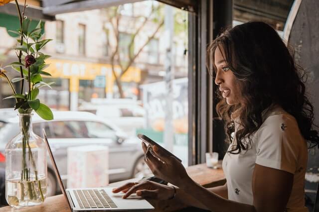 Social Media Volunteer working in a cafe